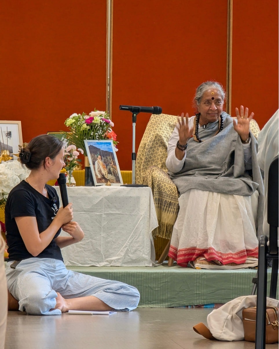Ma-Devaki-Paris-avec-Surya-discours.jpg