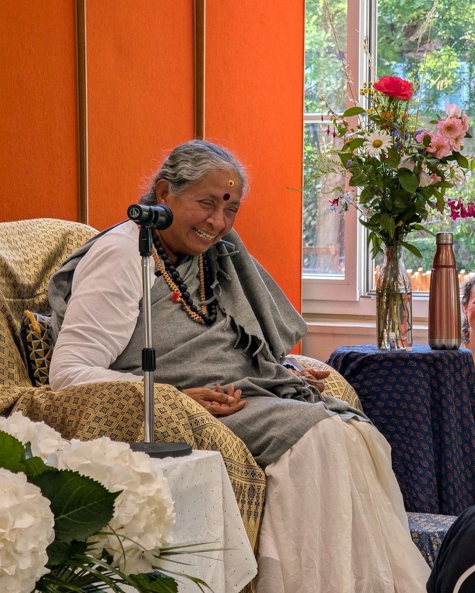 Ma-Devaki-Paris-avec-Surya-rire.jpg